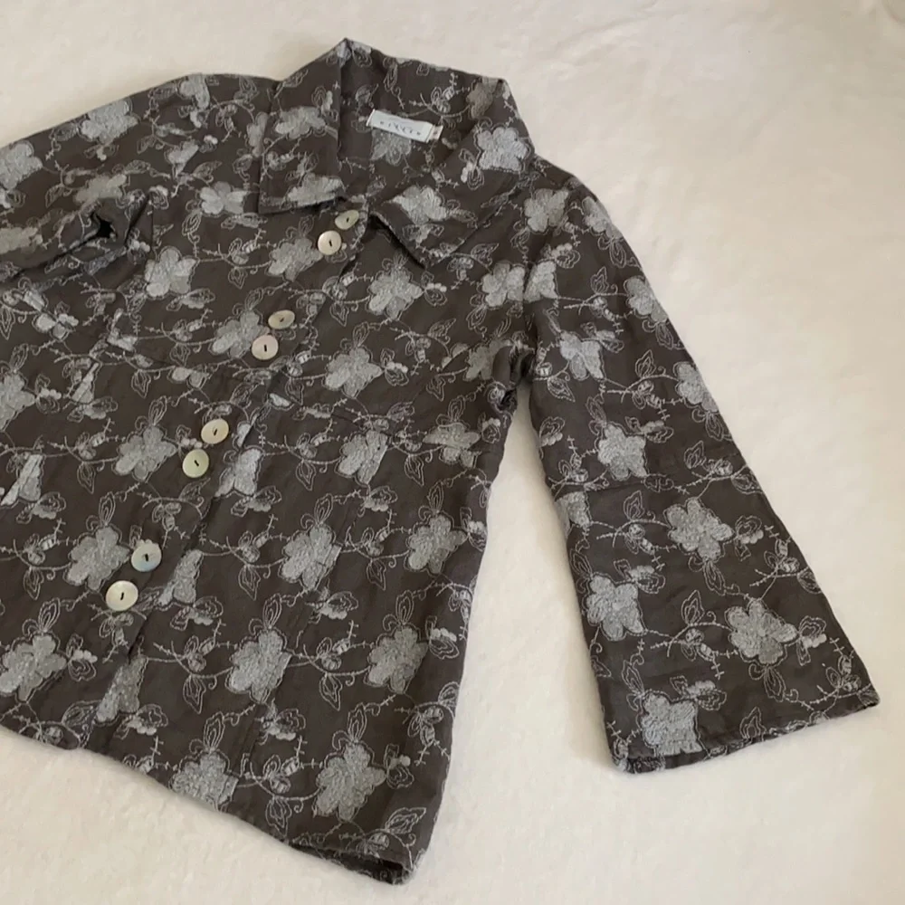 Willow | Linen Textured Embroidered Floral 3/4 Bell Sleeve Button Boho Top (S) - Picture 8 of 16